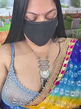 Snapshot of FlatVincy4 chatting on 10.25.25 FlatVincy4 online show from 10.25.25