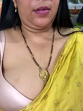 Snapshot of FlatVincy4 chatting on 10.28.25 FlatVincy4 online show from 10.28.25