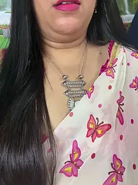 Snapshot of FlatVincy4 chatting on 10.29.25 FlatVincy4 online show from 10.29.25