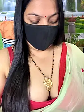 Snapshot of FlatVincy4 chatting on 10.30.25 FlatVincy4 online show from 10.30.25