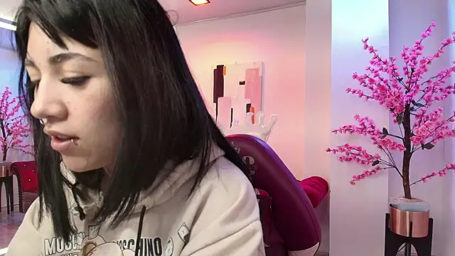 Leia queens online show from 09.17.25