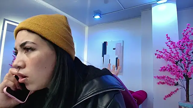 Leia queens online show from 10.15.25