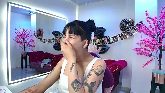 Leia queens online show from 10.28.25