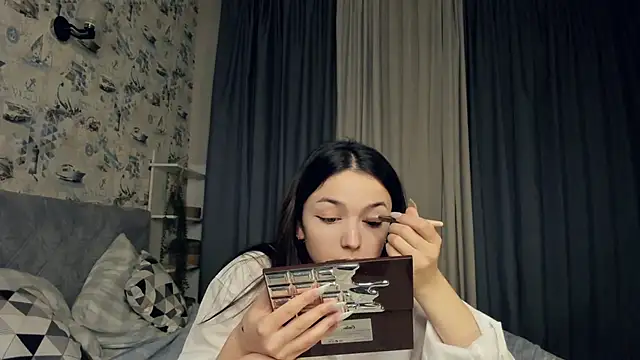 LilianGrindle online show from 01.21.25