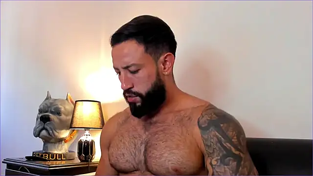 Snapshot of BradLeon_ chatting on 10.04.25 BradLeon online show from 10.04.25