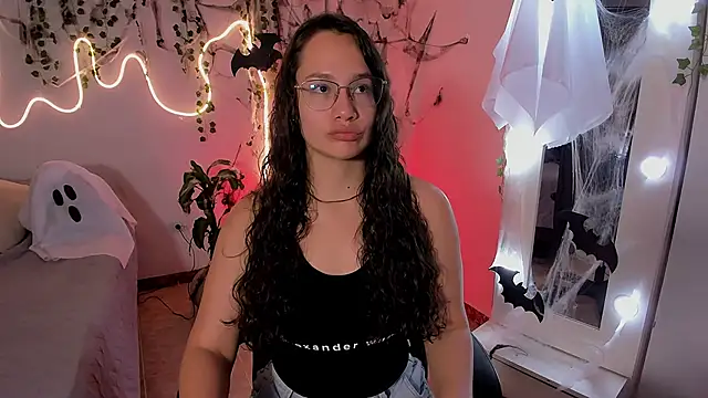 Snapshot of emmaTorres1 chatting on 10.25.25 emmaTorres1 online show from 10.25.25