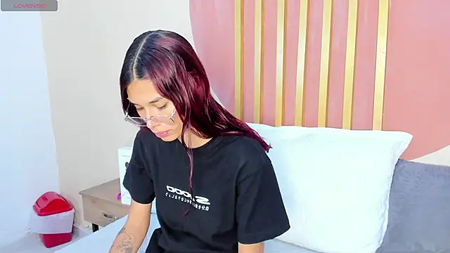 Nicole Angels  online show from 09.17.25