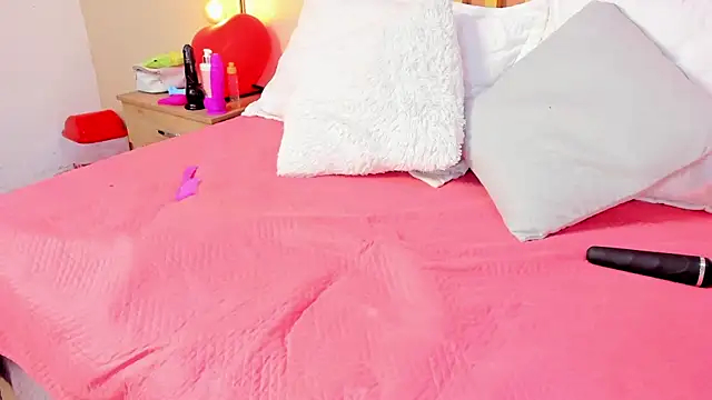 Snapshot of Nicole_Angels_ chatting on 02.14.26 Nicole Angels online show from 02.14.26