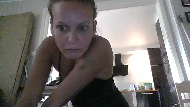 Snapshot of Kennethkine chatting on 10.16.25 Kennethkine online show from 10.16.25