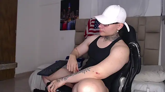 Snapshot of DennisWalkerr chatting on 12.27.24 DennisWalkerr online show from 12.27.24