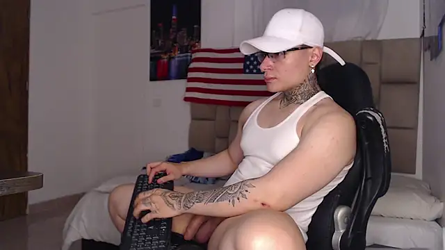 Snapshot of DennisWalkerr chatting on 12.28.24 DennisWalkerr online show from 12.28.24