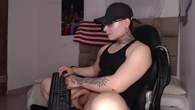 Snapshot of DennisWalkerr chatting on 12.31.24 DennisWalkerr online show from 12.31.24