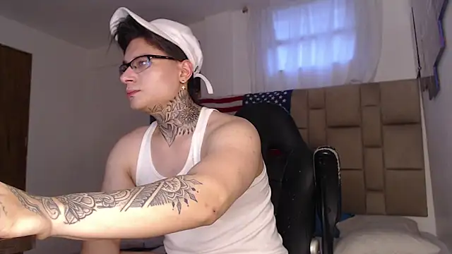 Snapshot of DennisWalkerr chatting on 12.31.24 DennisWalkerr online show from 12.31.24