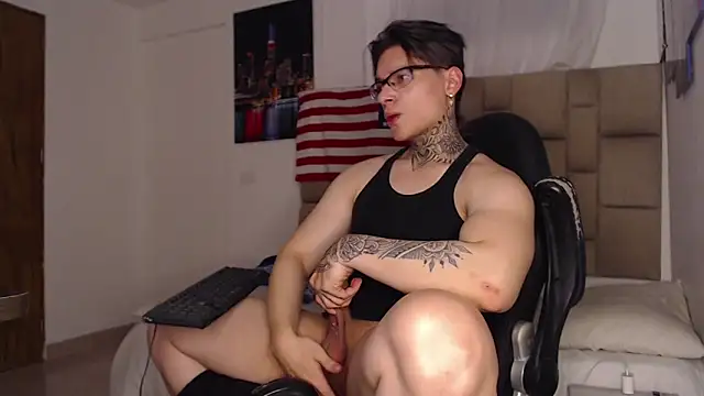 Snapshot of DennisWalkerr chatting on 01.01.25 DennisWalkerr online show from 01.01.25