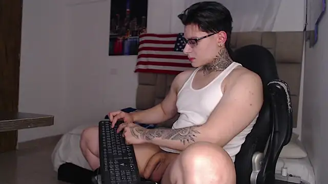 Snapshot of DennisWalkerr chatting on 01.04.25 DennisWalkerr online show from 01.04.25