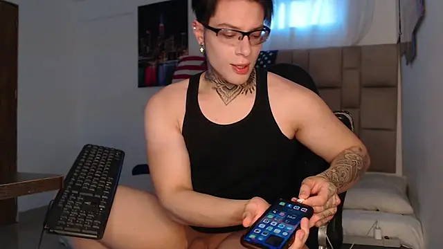 Snapshot of DennisWalkerr chatting on 01.06.25 DennisWalkerr online show from 01.06.25