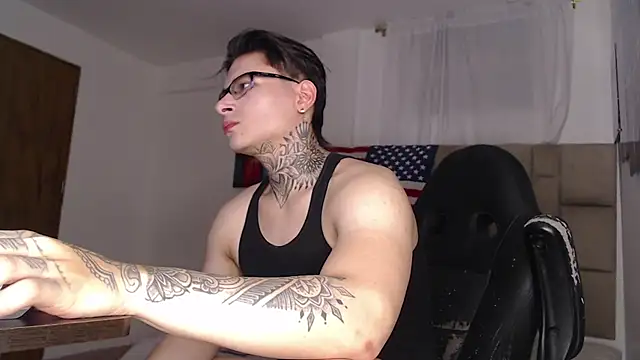 Snapshot of DennisWalkerr chatting on 01.26.25 DennisWalkerr online show from 01.26.25