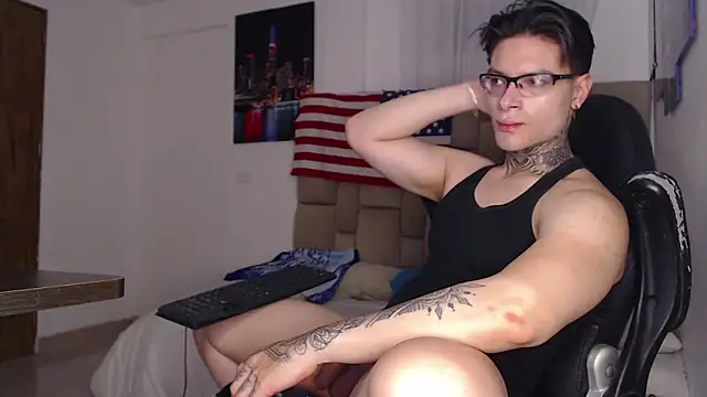 Snapshot of DennisWalkerr chatting on 01.31.25 DennisWalkerr online show from 01.31.25