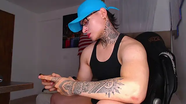 Snapshot of DennisWalkerr chatting on 03.08.25 DennisWalkerr online show from 03.08.25