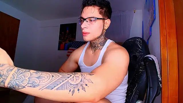 Snapshot of DennisWalkerr chatting on 10.09.25 DennisWalkerr online show from 10.09.25