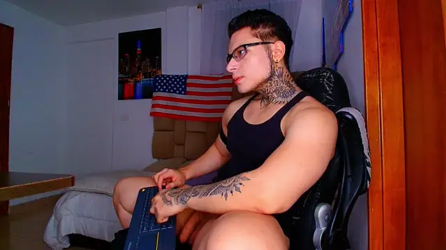 Snapshot of DennisWalkerr chatting on 10.25.25 DennisWalkerr online show from 10.25.25