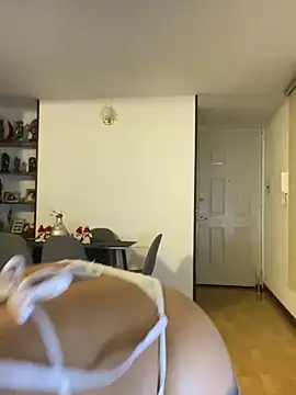 lauuraww online show from 01.04.25