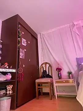 lauuraww online show from 01.14.25