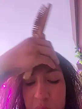 lauuraww online show from 01.18.25