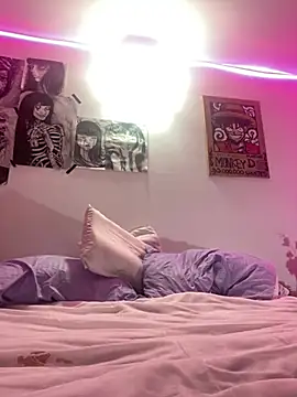 lauuraww online show from 01.26.25