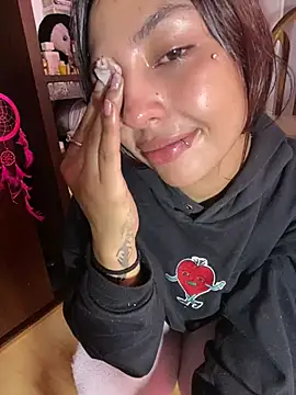 lauuraww online show from 02.14.25