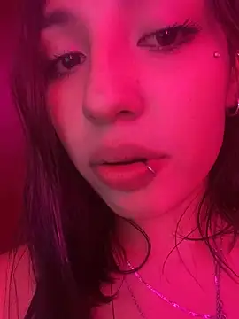 lauuraww online show from 02.24.25