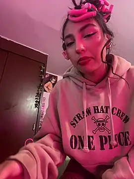 lauuraww online show from 03.05.25