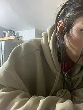 lauuraww online show from 03.05.25