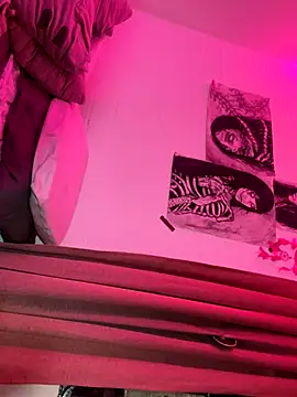 lauuraww online show from 10.07.25