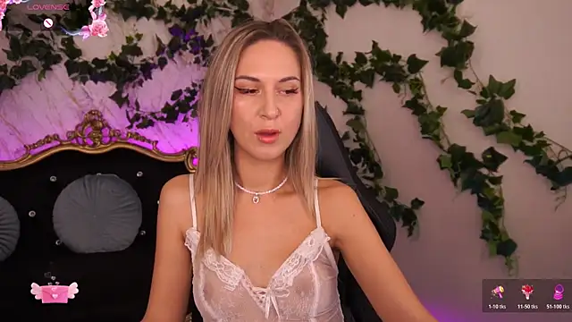 LovelyMollyy online show from 10.21.25