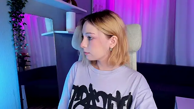 Snapshot of forget_me_not_eve chatting on 01.30.25 forget me not eve online show from 01.30.25