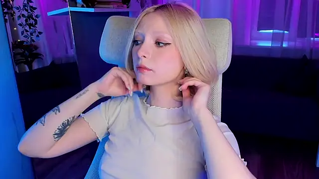 Snapshot of forget_me_not_eve chatting on 02.19.25 forget me not eve online show from 02.19.25