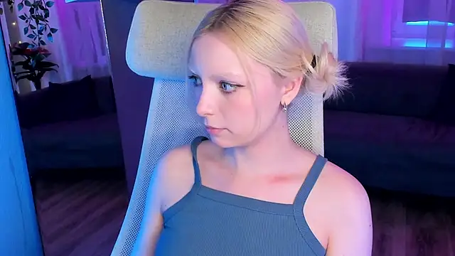 Snapshot of forget_me_not_eve chatting on 02.19.25 forget me not eve online show from 02.19.25