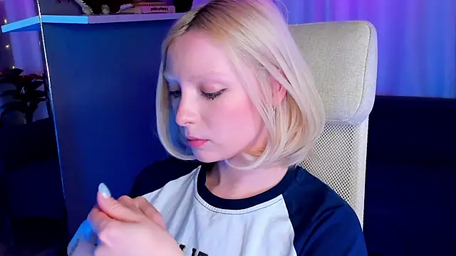 Snapshot of forget_me_not_eve chatting on 02.21.25 forget me not eve online show from 02.21.25