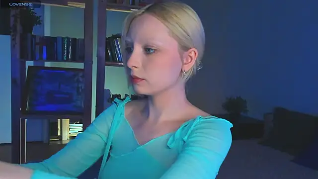 Snapshot of forget_me_not_eve chatting on 02.22.25 forget me not eve online show from 02.22.25