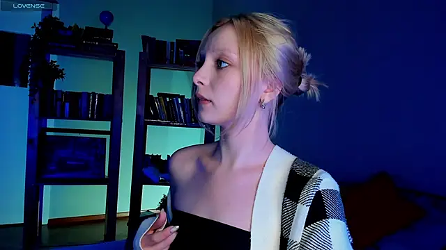 Snapshot of forget_me_not_eve chatting on 03.14.25 forget me not eve online show from 03.14.25