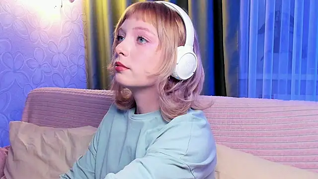 Snapshot of forget_me_not_eve chatting on 10.21.25 forget me not eve online show from 10.21.25