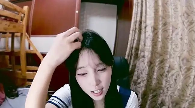 Snapshot of lulu-2002 chatting on 12.22.24 lulu-2002 online show from 12.22.24