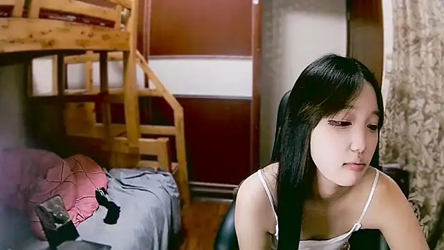 Snapshot of lulu-2002 chatting on 12.31.24 lulu-2002 online show from 12.31.24