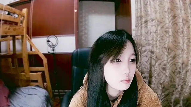 Snapshot of lulu-2002 chatting on 01.06.25 lulu-2002 online show from 01.06.25