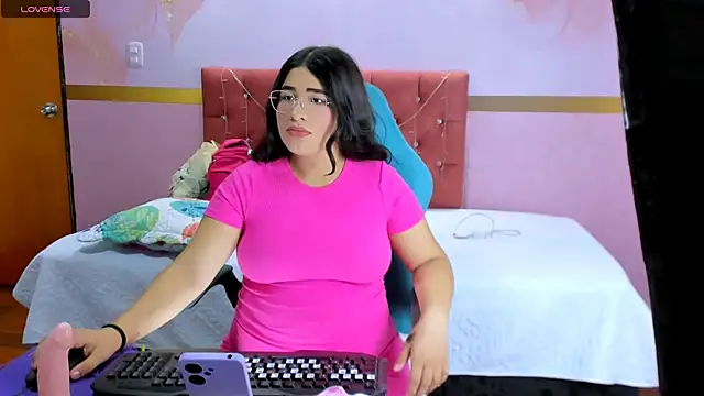 mia18 queen online show from 12.31.24