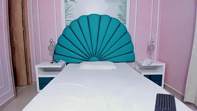 Snapshot of Daphne_Fox_ chatting on 01.05.25 Daphne Fox online show from 01.05.25