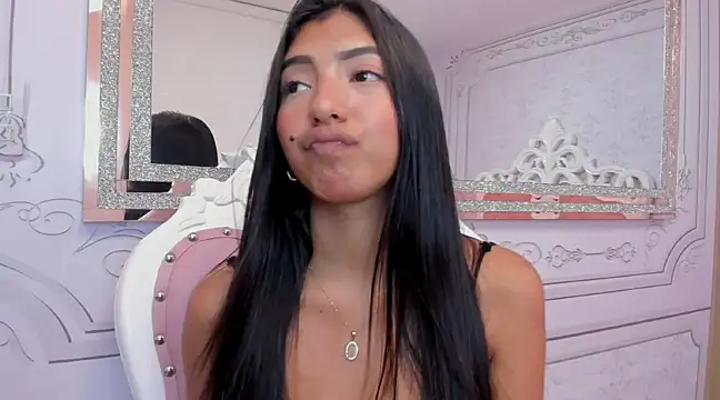 Snapshot of Daphne_Fox_ chatting on 03.08.25 Daphne Fox online show from 03.08.25