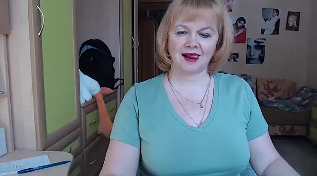 Snapshot of vixey_fox chatting on 01.25.25 vixey fox online show from 01.25.25