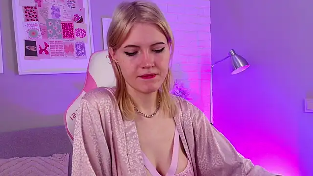 NellieLoyns online show from 03.10.25